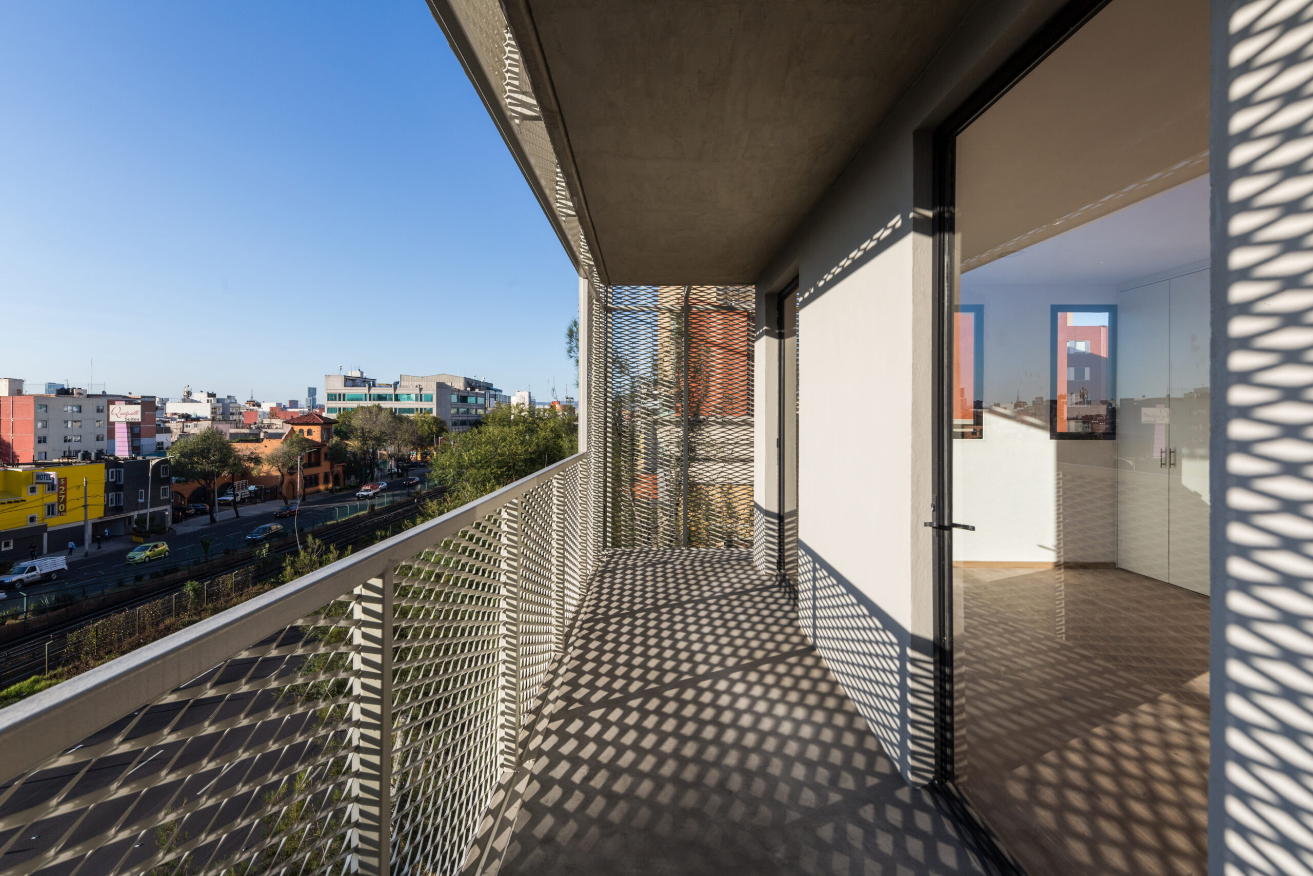 lamina desplegada en fachada metal experts